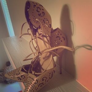 Nude Vintage heels